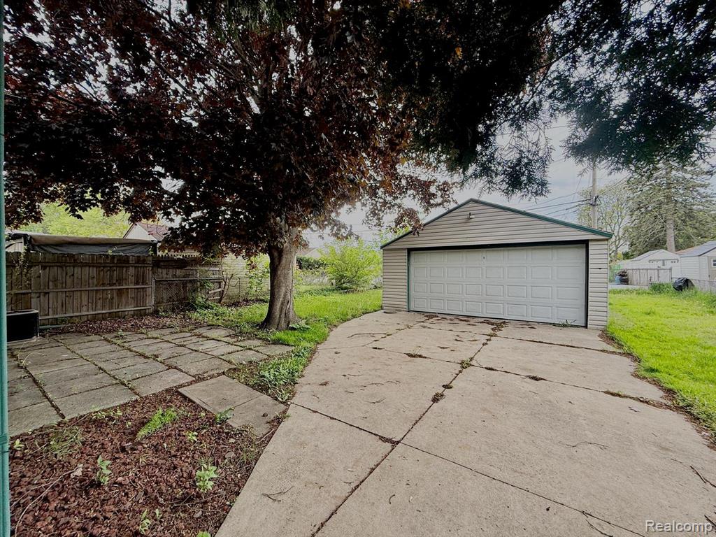 7521 N Silvery Lane, Dearborn Heights, MI 48127 — Photo 30