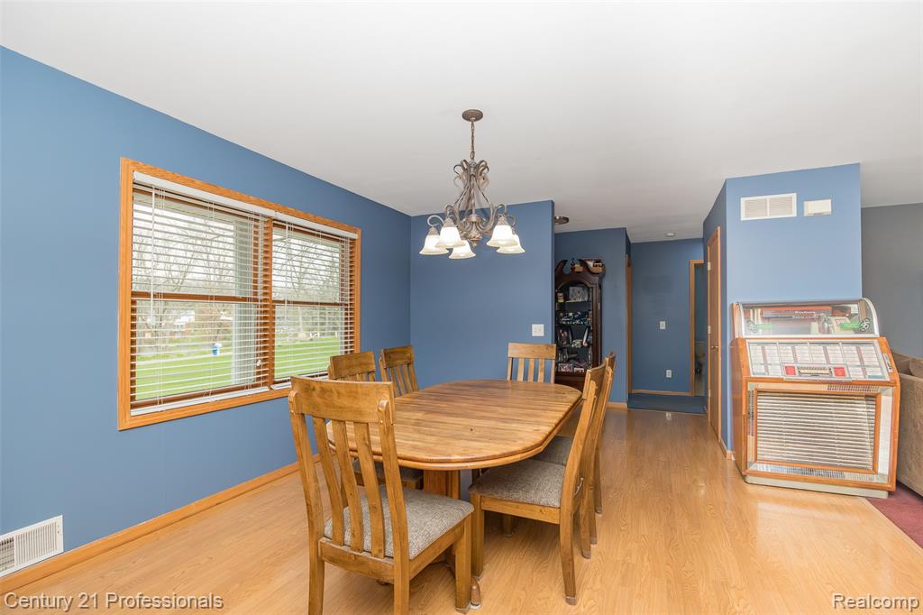 6591 Windiate Road, Waterford, MI 48329 — Photo 11
