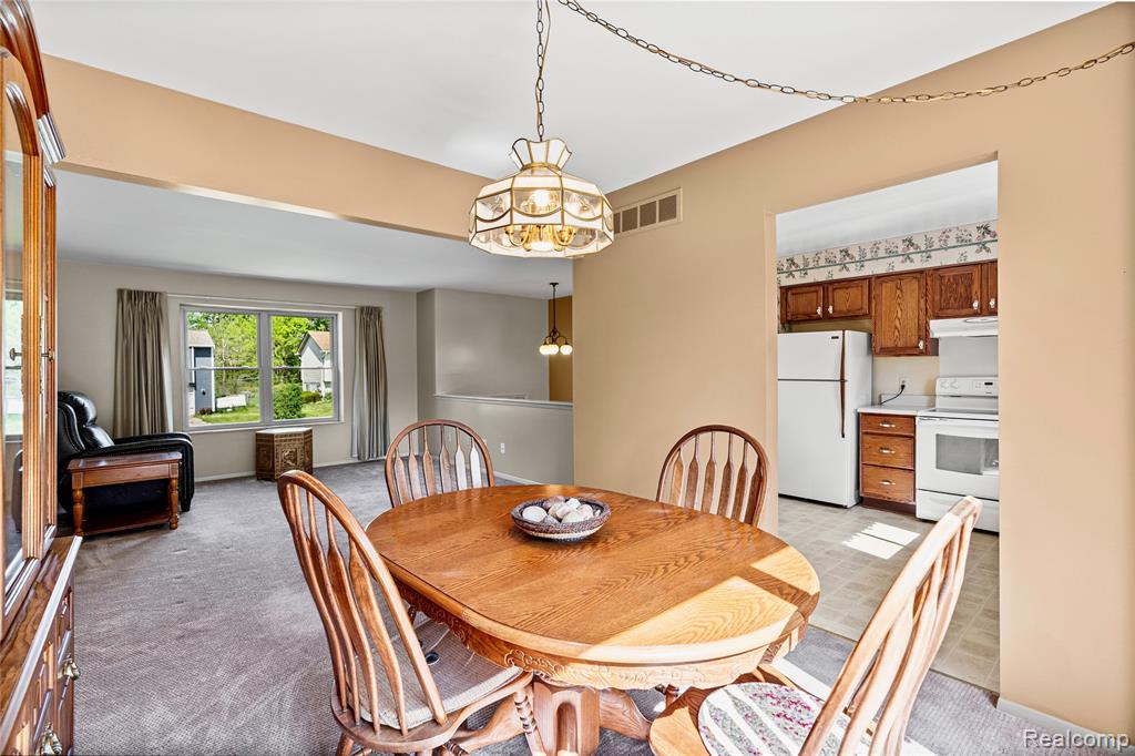 6059 Stockbridge Commons Trail, Grand Blanc, MI 48439 — Photo 9