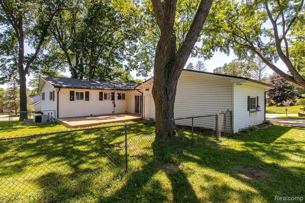 7709 Shelley Drive, Clarkston, MI 48348 — Photo 60