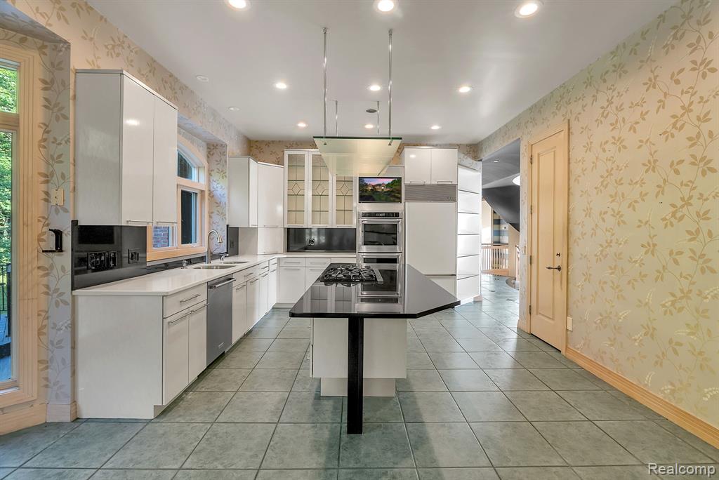 5779 Pinecrest Estates Drive, Ann Arbor, MI 48105 — Photo 17