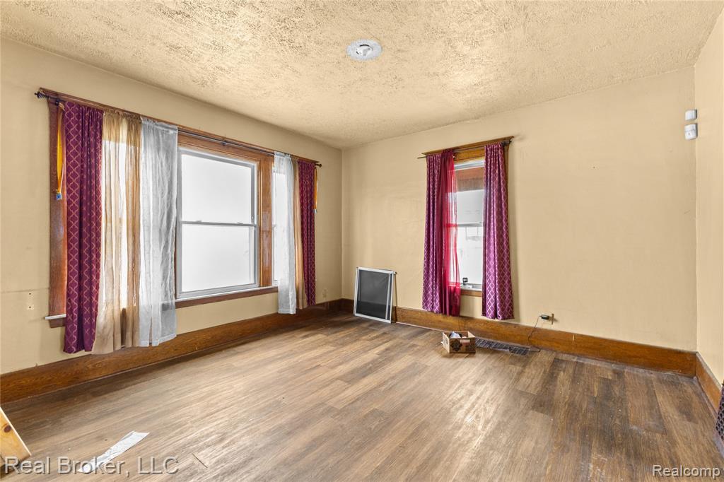 352 N Perry Street, Pontiac, MI 48342 — Photo 11