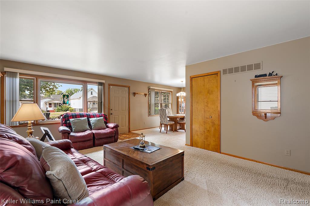 436 Orchard Street, Wyandotte, MI 48192 — Photo 9