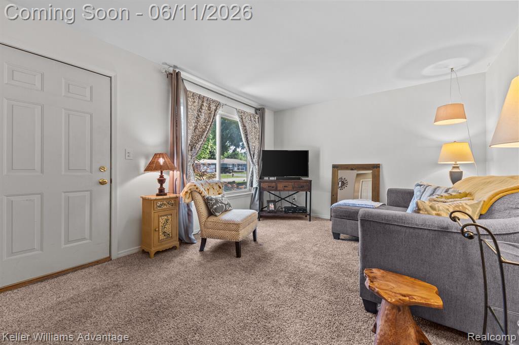 6589 Doyon Drive S, Waterford, MI 48327 — Photo 10