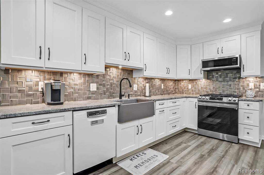 901 Ridge Road, Lake Orion, MI 48362 — Photo 26