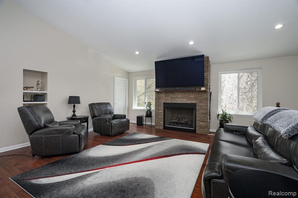 8660 SARGENT Road, Fowlerville, MI 48836 — Photo 15