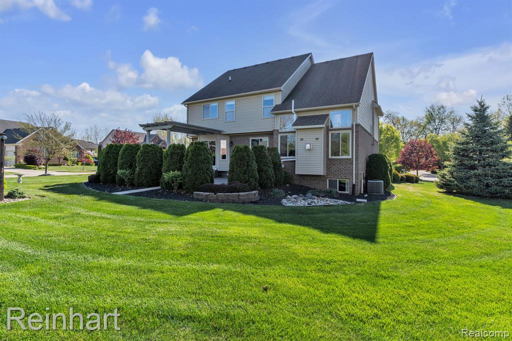 25340 VILLAGEWOOD, South Lyon, MI 48178 — Photo 42