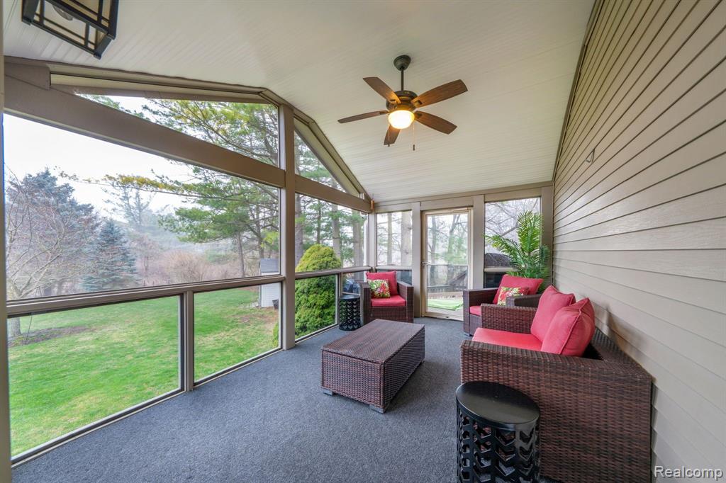 950 Hidden Valley Drive, Lake Orion, MI 48362 — Photo 5