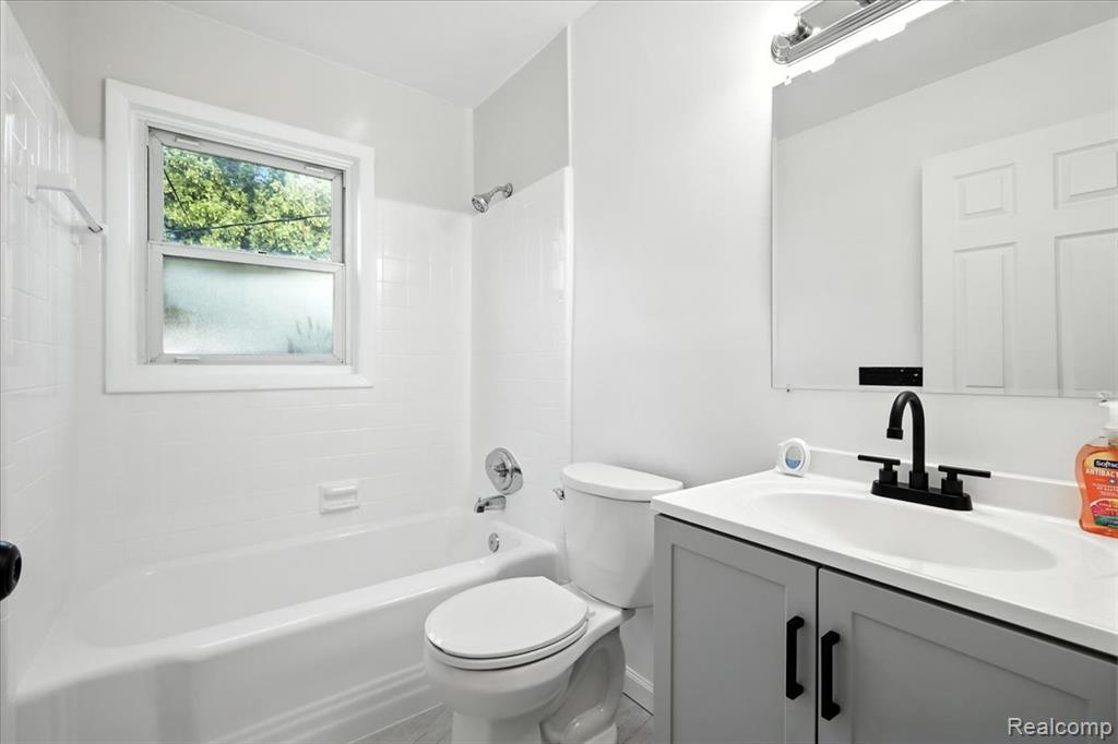 7445 Rockdale, Redford, MI 48239 — Photo 9