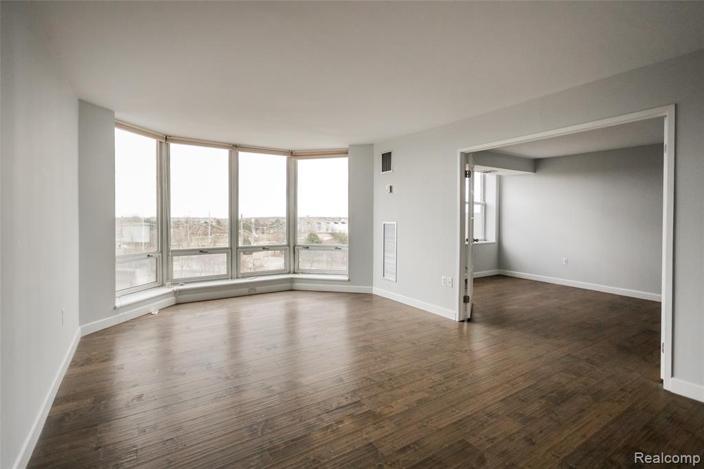 250 E Harbortown Drive, 508, Detroit, MI 48207 — Photo 10