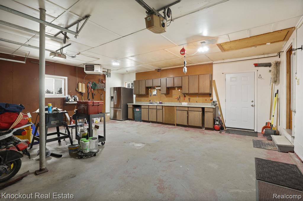 1914 Schust Road, Saginaw, MI 48604 — Photo 35