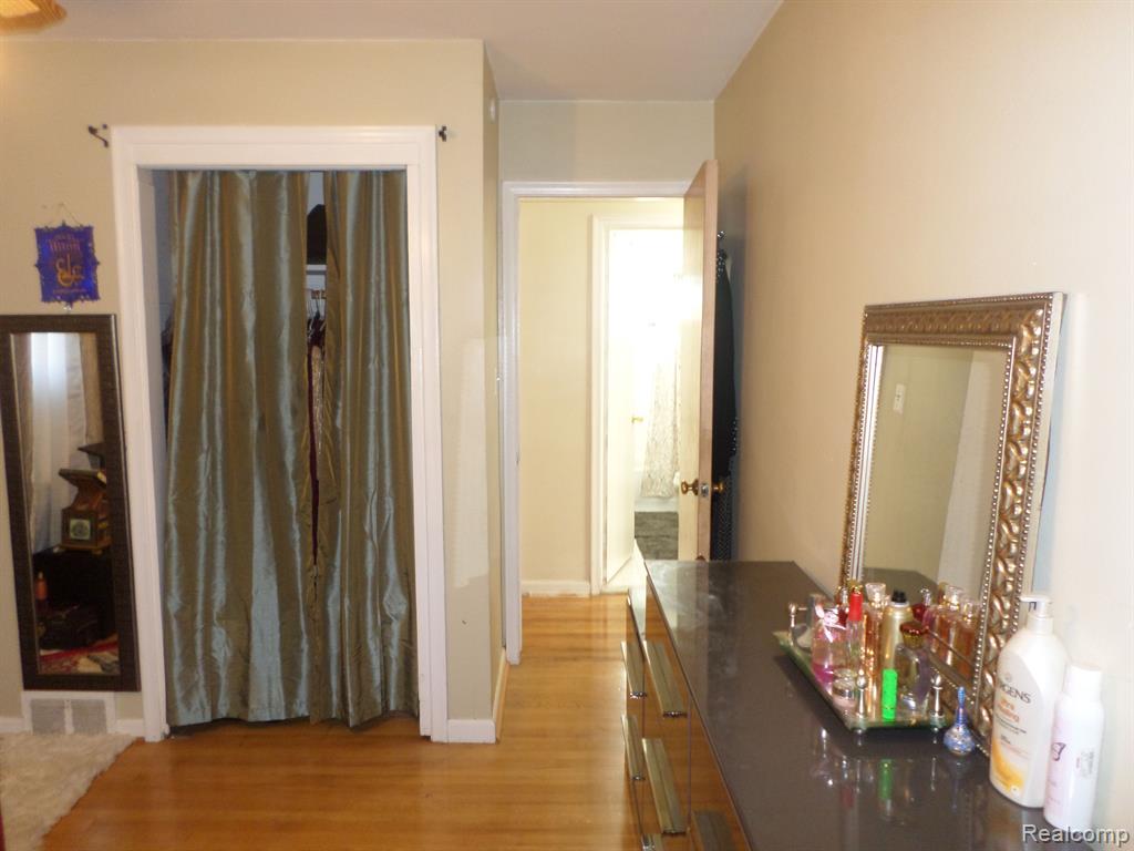 8386 N COLONIAL Street, Dearborn Heights, MI 48127 — Photo 14