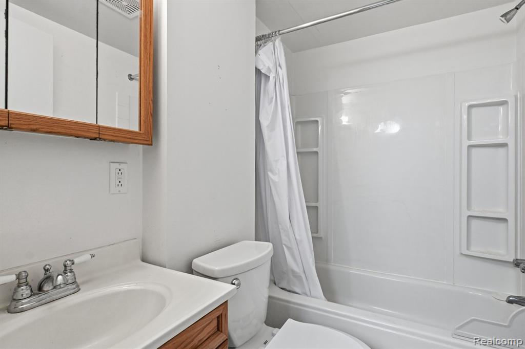 518 Redmaple Lane, 62, Brighton, MI 48116 — Photo 18