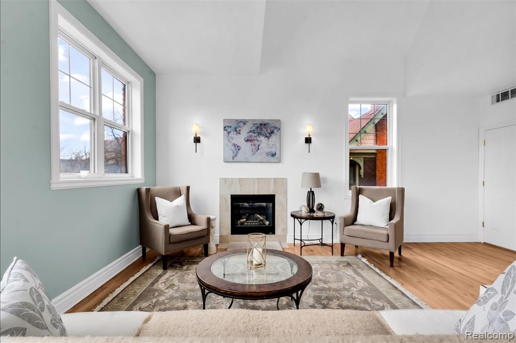 429 E Ferry Street - Photo 4