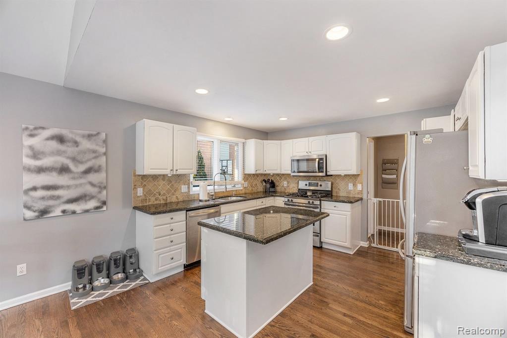 55670 PARKVIEW Drive, Shelby Twp, MI 48316 — Photo 17