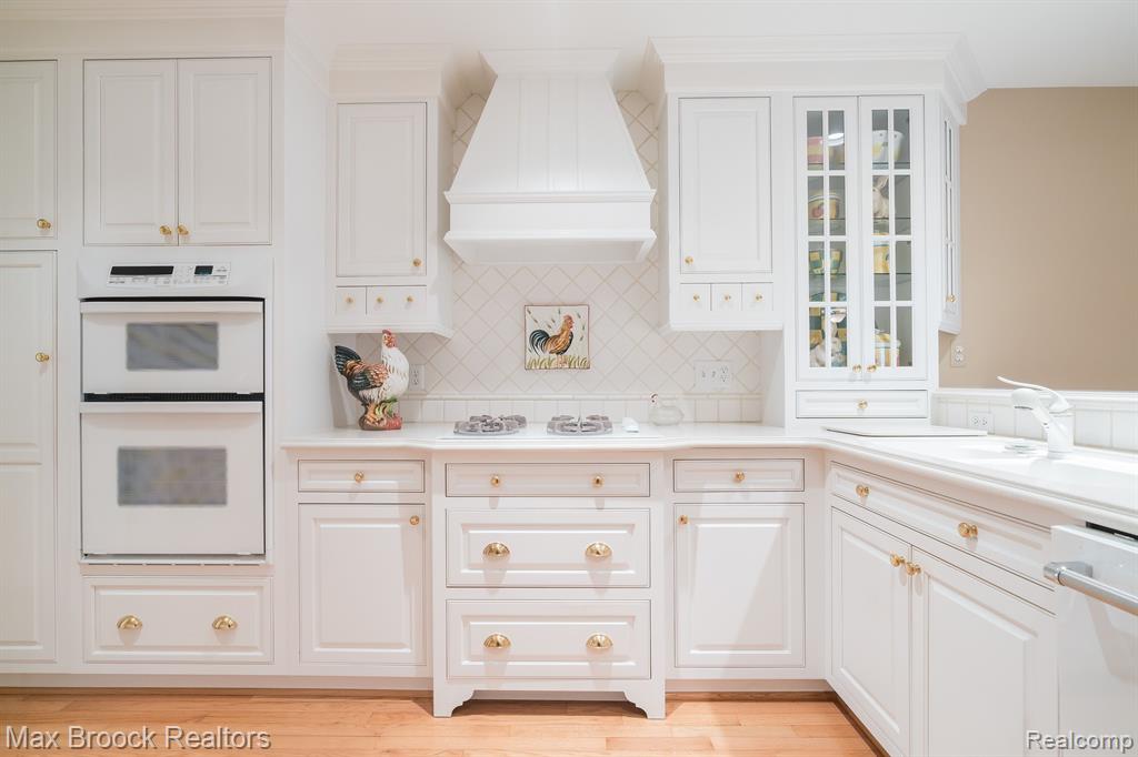 2426 HICKORY GLEN Drive, Bloomfield Hills, MI 48304 — Photo 19