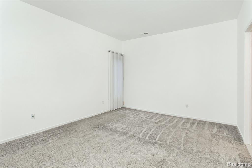 29371 LAUREL Drive, Farmington Hills, MI 48331 — Photo 17