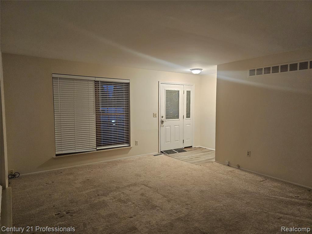 40705 Newport Drive, Plymouth, MI 48170 — Photo 8