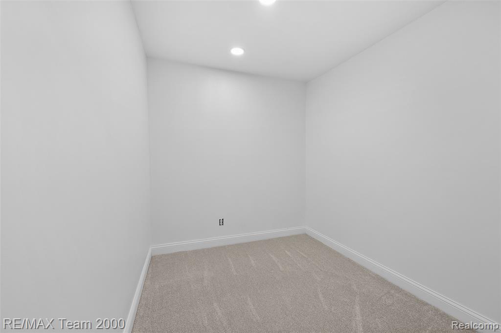 6302 Burger Street, Dearborn Heights, MI 48127 — Photo 28