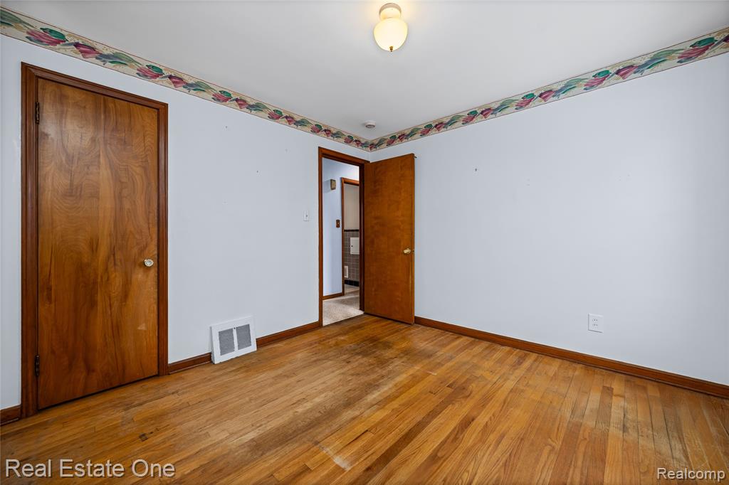 20688 Fleetwood Drive, Harper Woods, MI 48225 — Photo 24