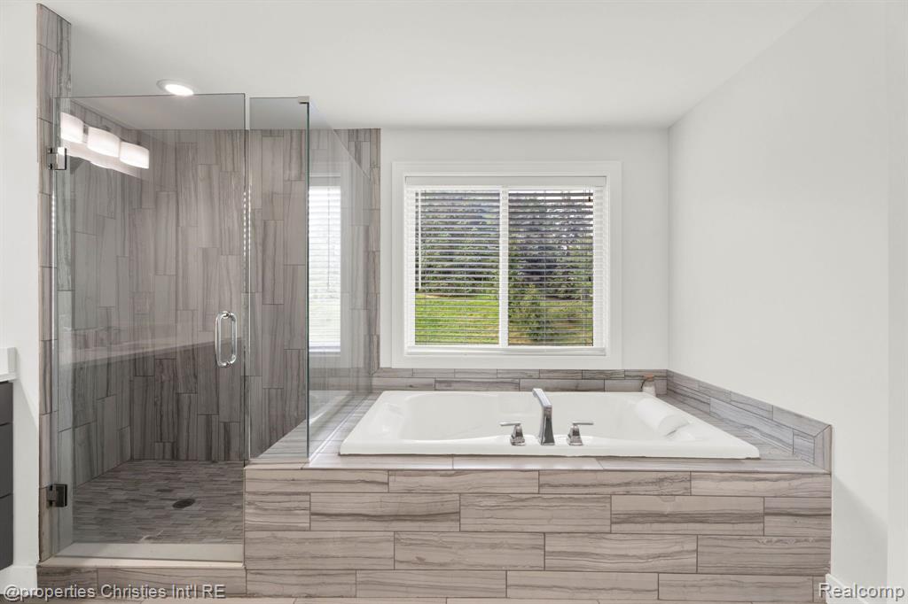 10486 Stoney Point Drive, South Lyon, MI 48178 — Photo 33