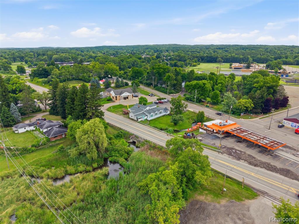 425 S Ortonville Road, Ortonville, MI 48462 — Photo 8
