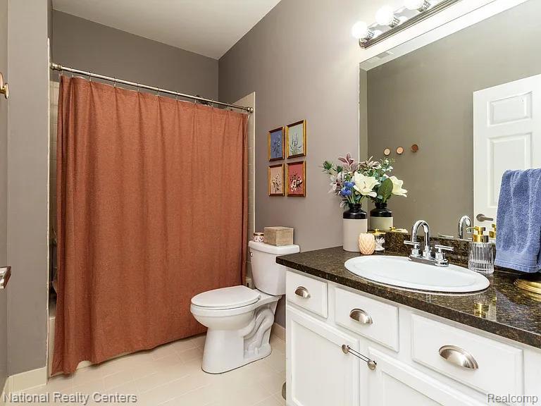 5439 TWIN OAKS Drive, Sterling Heights, MI 48314 — Photo 16