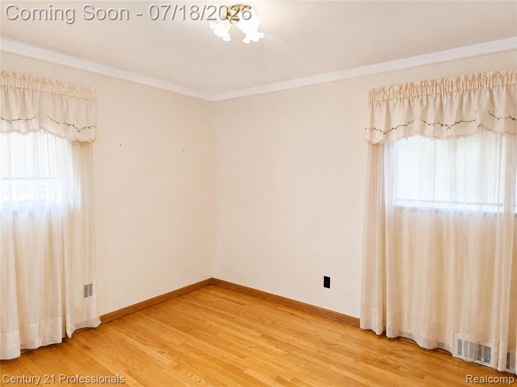8563 Centralia Street, Dearborn Heights, MI 48127 — Photo 14