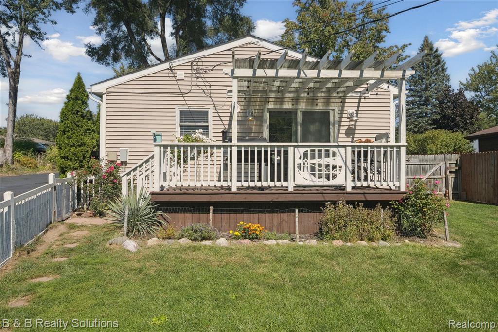 4065 Rosemound Avenue, Waterford, MI 48329 — Photo 35
