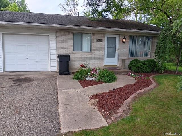 724 OCEOLA Street, Howell, MI 48843 — front exterior