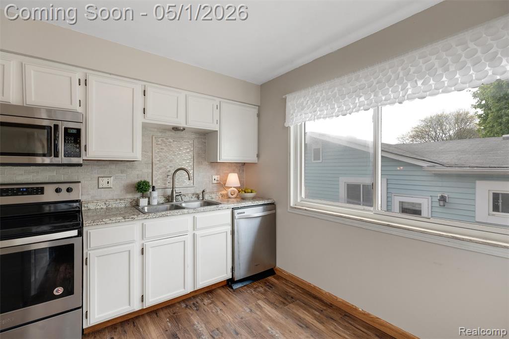 42646 Somerset Drive, Canton, MI 48187 — Photo 10