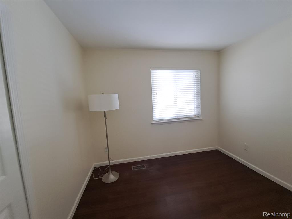 16 JAY LEE Court, Ann Arbor, MI 48108 — Photo 11
