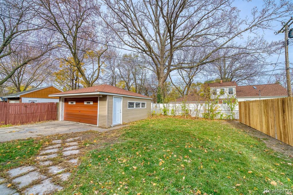 605 E EVELYN Avenue, Hazel Park, MI 48030 — Photo 24