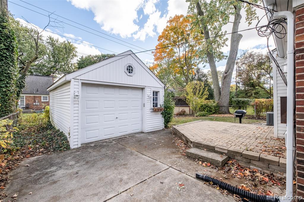 32210 Sheridan Drive, Beverly Hills, MI 48025 — Photo 25