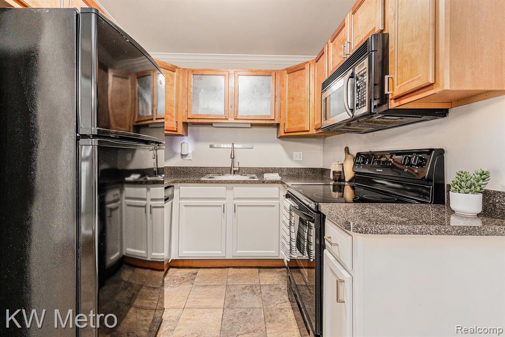 2400 Parmenter Boulevard, 207, Royal Oak, MI 48073 — Photo 11