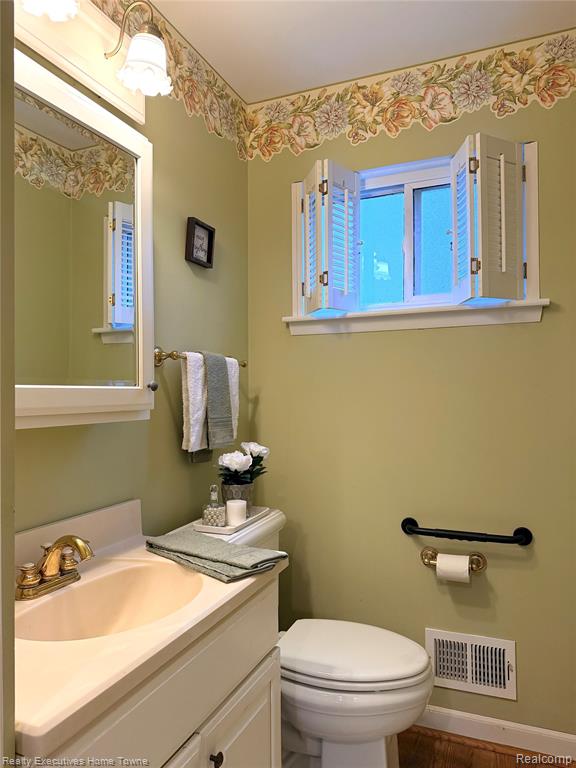 40552 Lizabeth Drive, Sterling Heights, MI 48313 — Photo 14