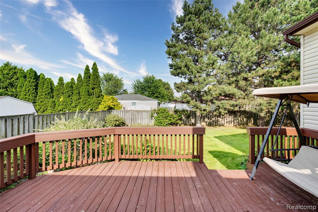 24705 Colonial Drive, Woodhaven, MI 48183 — Photo 12