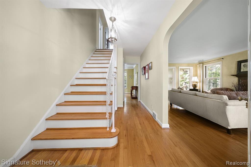 27721 SANTA BARBARA Drive, Lathrup Village, MI 48076 — Photo 3