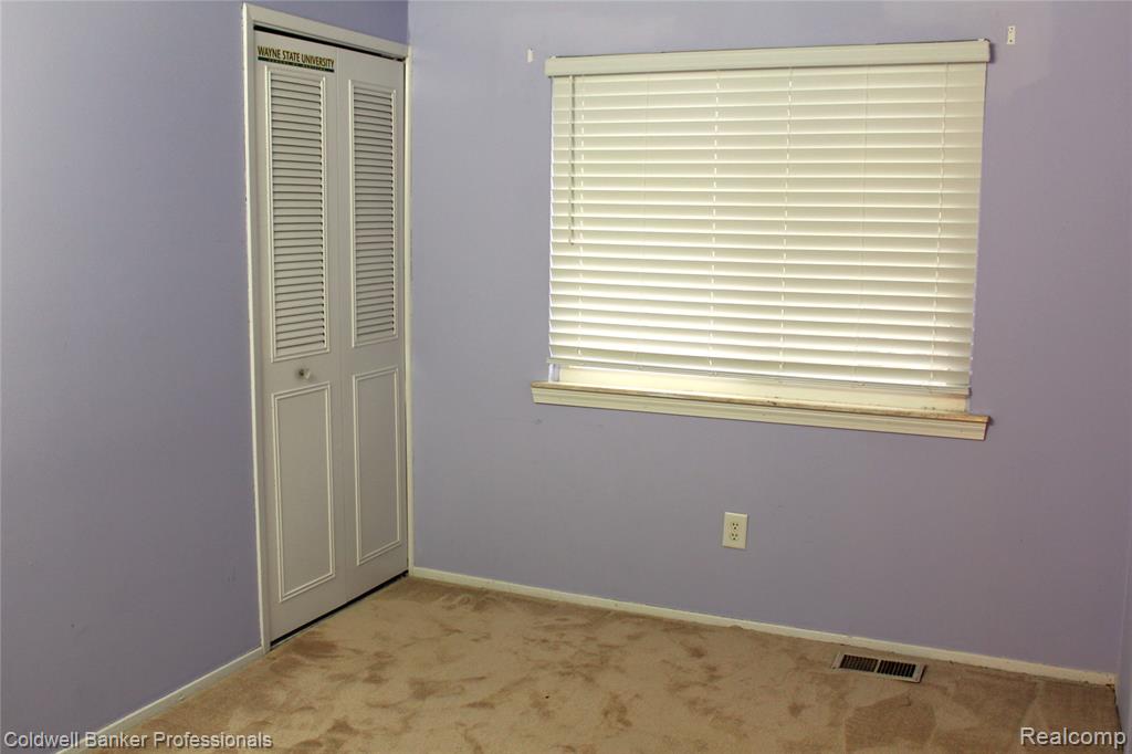 6586 CARRIAGE HILLS Drive, Canton, MI 48187 — Photo 19
