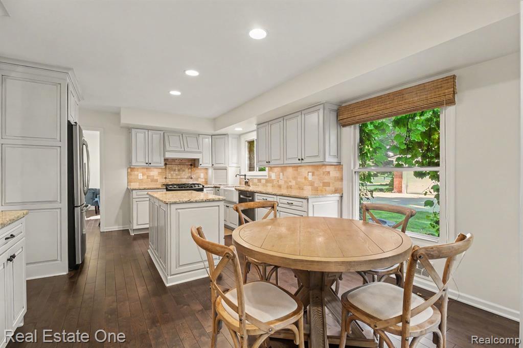 5963 Barnstable Court, West Bloomfield, MI — Photo 14