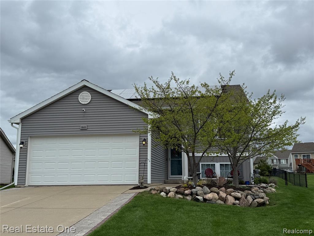 3513 Amber Oaks Drive, Howell, MI 48855