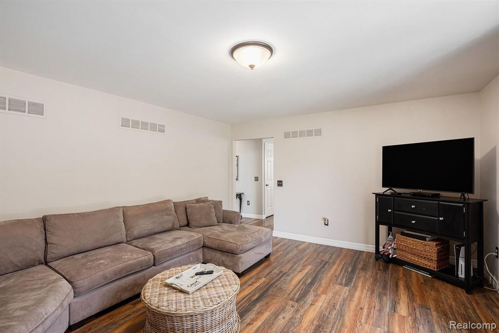 778 WOODLEIGH Way, Oxford, MI 48371 — Photo 14