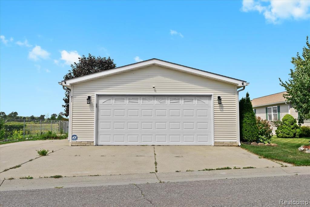 971 RED CEDAR Drive, Howell, MI 48843 — Photo 19