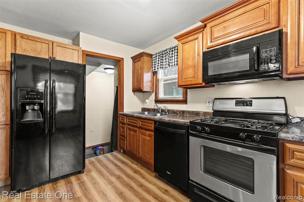 9140 Cloverlawn Street, Detroit, MI 48204 — Photo 8