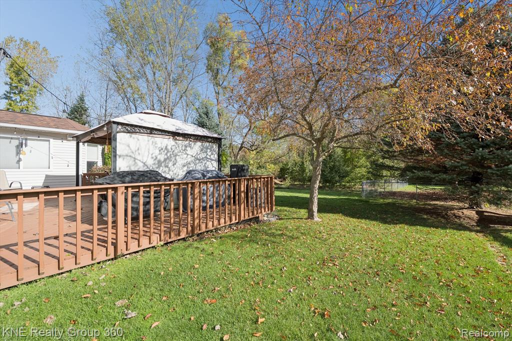618 Bluebird Lane, Pinckney, MI 48169 — Photo 37
