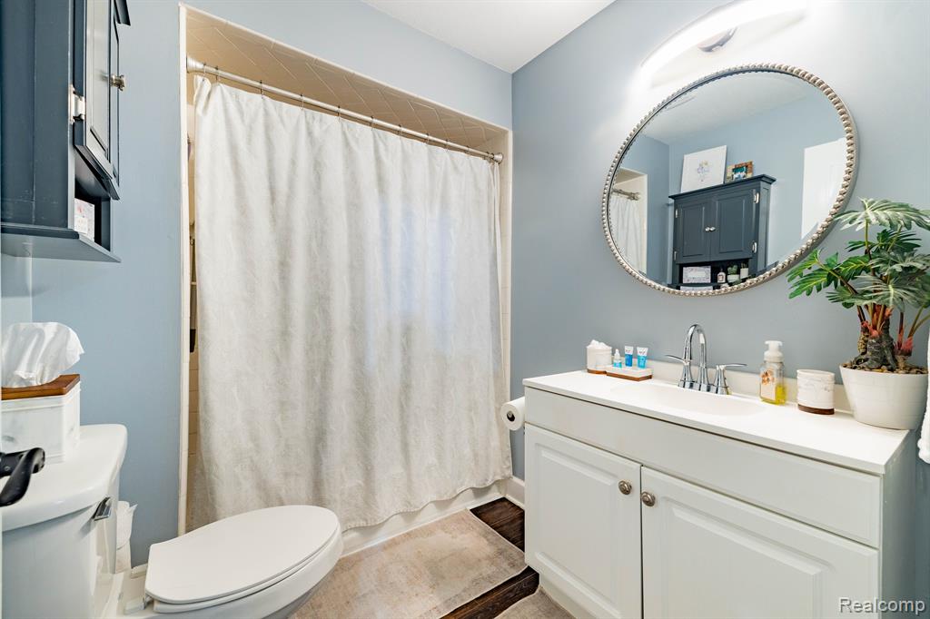 1305 HARBOUR Drive, 13, Trenton, MI 48183 — Photo 24