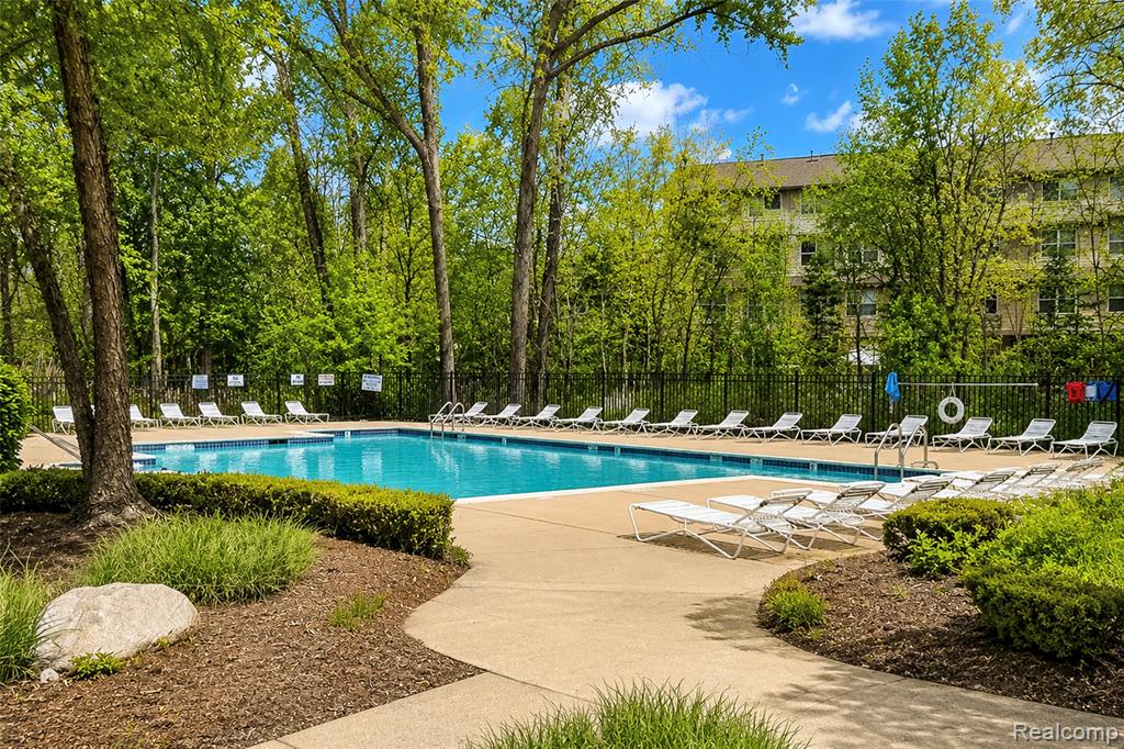 454 Old Pine Way, Walled Lake, MI 48390 — Photo 53
