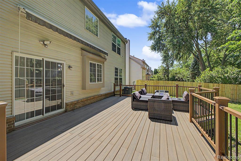 8179 Creekside Drive, Westland, MI — Photo 32