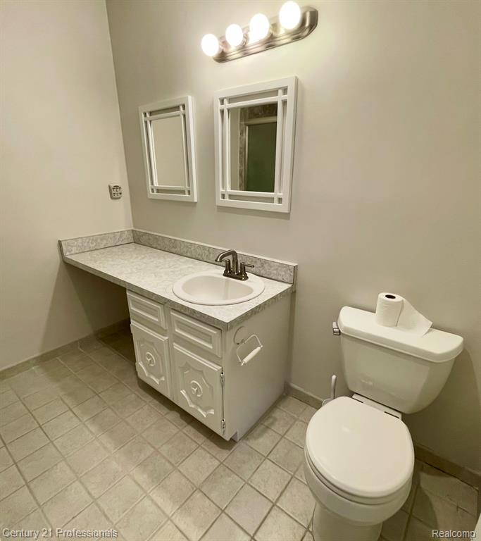 955 Sherwood Forest Drive, 52, Rochester Hills, MI 48307 — Photo 11