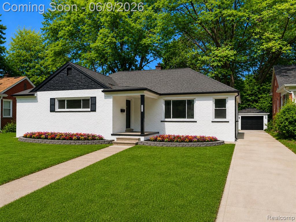 24221 Cloverlawn Street, Oak Park, MI 48237